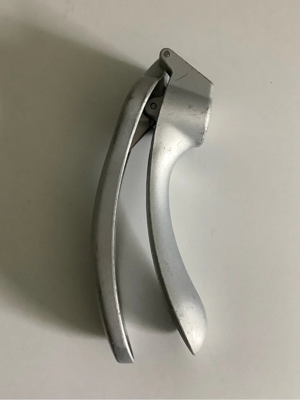 PAMPERED CHEF Garlic Press